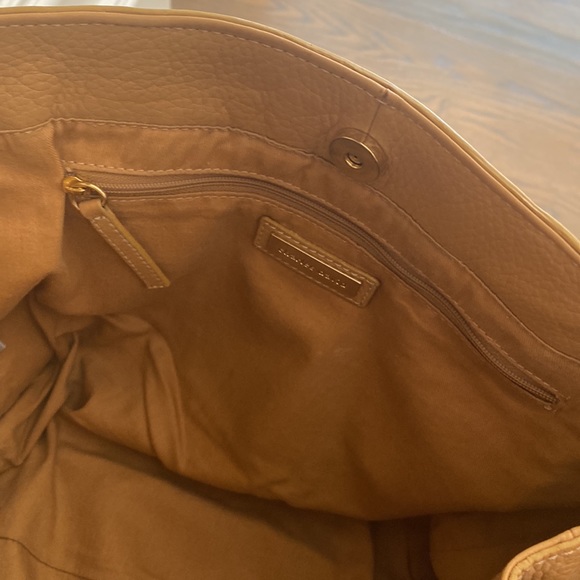 Charles David Beige Shoulder Bag Pre-0wned - Picture 9 of 13